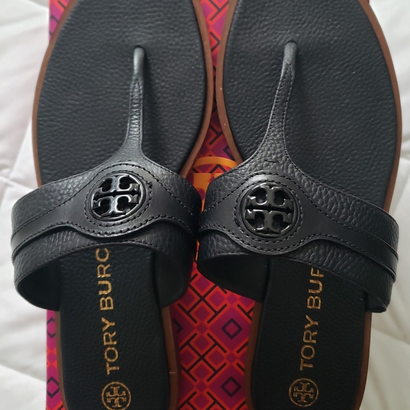 Tory Burch Thong Welt Leather Sandals Black 9 - Picture 16 of 16